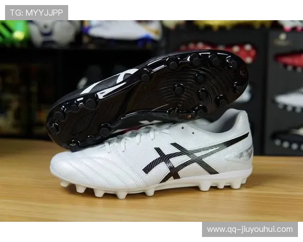 黑色足球鞋女款颜值高舒适度佳完美融合时尚与性能